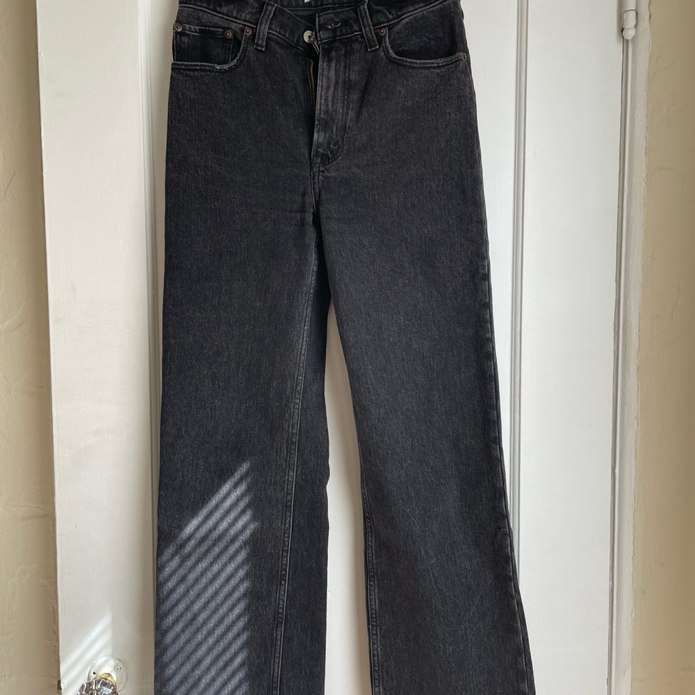 Abercrombie & Fitch Women's Straight Leg Jeans in Black